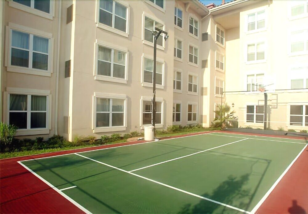 - West Otel