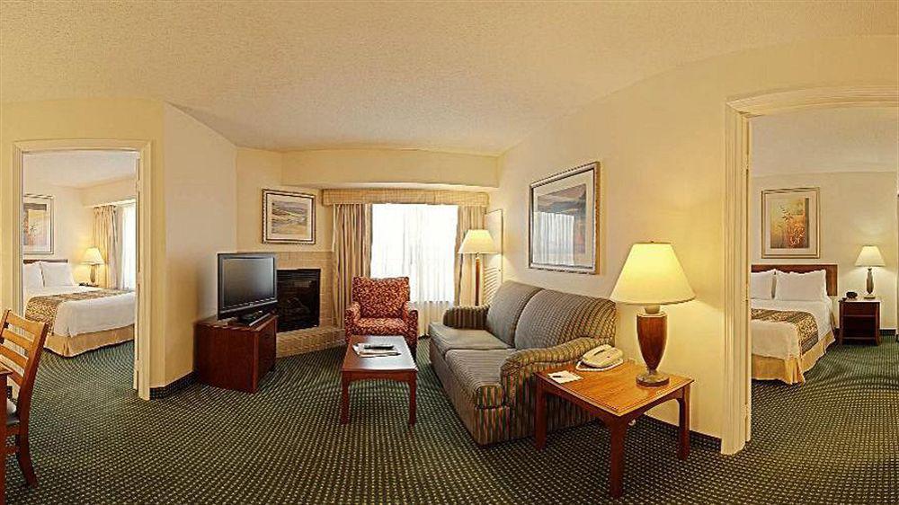 Otel - West